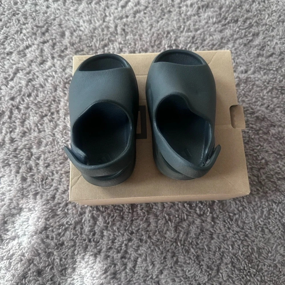 Preloved Yzy slide infants. Black Slip-On Shoes